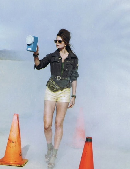 Chùm ảnh thú vị của “chân dài” Eniko Mihalik  - 6