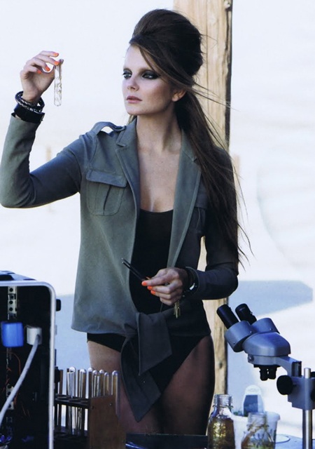 Chùm ảnh thú vị của “chân dài” Eniko Mihalik  - 9