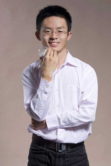 Chàng sinh viên làm giàu nhờ phát minh ra bóng đèn LED - 1