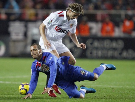 Sevilla vẫn có mặt tại chung kết dù thua trận - 1 Sevilla vẫn có mặt tại chung kết dù thua trận - 1