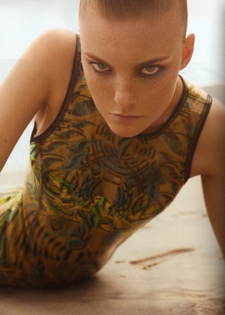 Hình ảnh quyến rũ của siêu mẫu Caroline Trentini - 8 Hình ảnh quyến rũ của siêu mẫu Caroline Trentini - 8