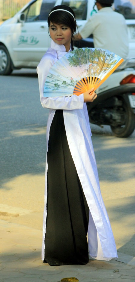 Thiếu nữ Hà thành tạo dáng trong nắng xuân - 8