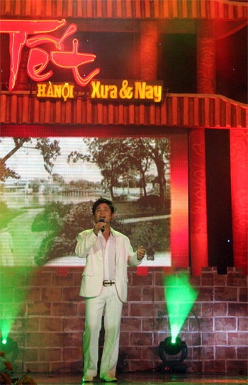 Hoa hậu Nguyễn Thị Huyền đẹp rực rỡ với áo dài xưa - 7