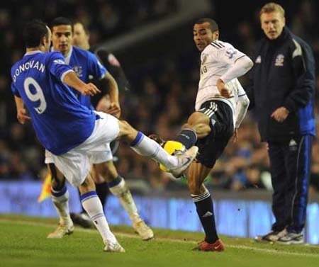 Ashley Cole đứng trước nguy cơ vắng mặt tại World Cup - 1 Ashley Cole đứng trước nguy cơ vắng mặt tại World Cup - 1