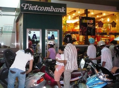 Khóc dở mếu dở vì ATM hết tiền  - 1 Khóc dở mếu dở vì ATM hết tiền  - 1