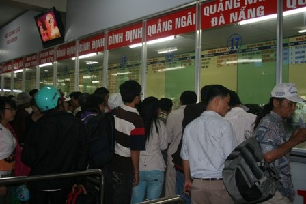 “Nóng” cảnh tàu xe ngày Tết - 4 “Nóng” cảnh tàu xe ngày Tết - 4