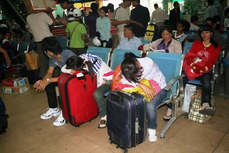 “Nóng” cảnh tàu xe ngày Tết - 1 “Nóng” cảnh tàu xe ngày Tết - 1