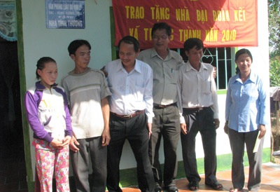 Cần Thơ: 50 hộ nghèo được tặng nhà - 1 Cần Thơ: 50 hộ nghèo được tặng nhà - 1