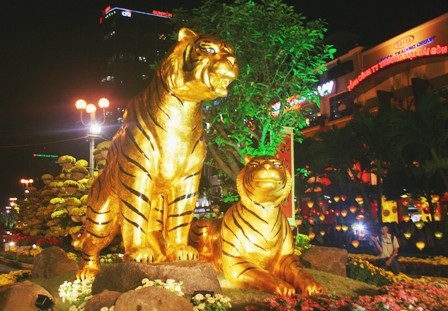 Đường hoa Nguyễn Huệ 2010: Sức mạnh và tình yêu - 1