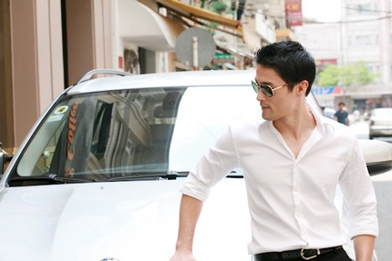 Johnny Trí Nguyễn: Tết lên Chùa cùng Ngô Thanh Vân - 3