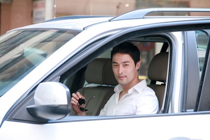 Johnny Trí Nguyễn: Tết lên Chùa cùng Ngô Thanh Vân - 4