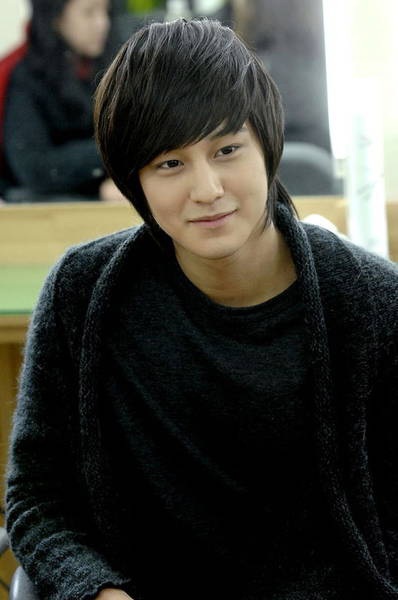 Hotboy Kim Bum bị kiện - 1 Hotboy Kim Bum bị kiện - 1