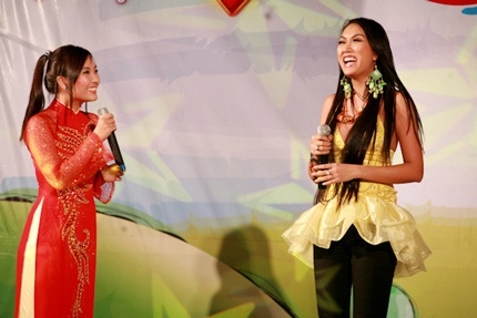 “Sao” mang Tết đến cho trẻ em khuyết tật - 14 “Sao” mang Tết đến cho trẻ em khuyết tật - 14