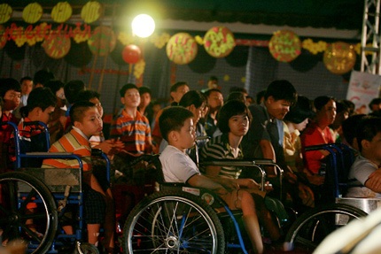 “Sao” mang Tết đến cho trẻ em khuyết tật - 2 “Sao” mang Tết đến cho trẻ em khuyết tật - 2