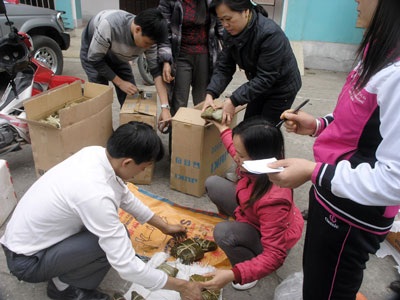 Hơn 1.300 bộ đội đón giao thừa cùng chữa cháy rừng - 1