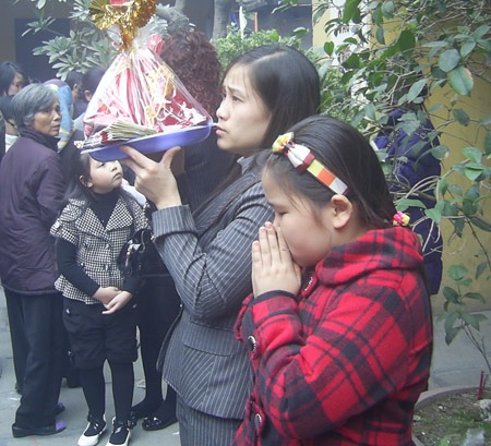 Vui, buồn đi lễ đầu năm - 3 Vui, buồn đi lễ đầu năm - 3