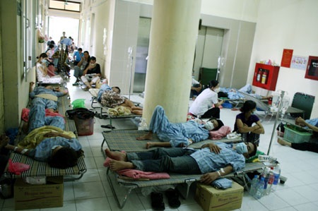 Những cái Tết cô đơn trong bệnh viện - 1 Những cái Tết cô đơn trong bệnh viện - 1