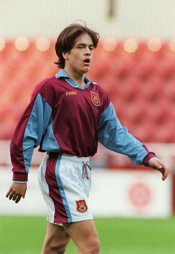 Sao sân cỏ Anh thời niên thiếu - 6