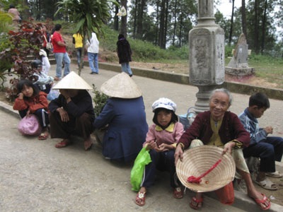 Đội quân hành khất nhếch nhác cửa chùa đầu năm - 5