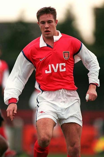 Sao sân cỏ Anh thời niên thiếu - 14