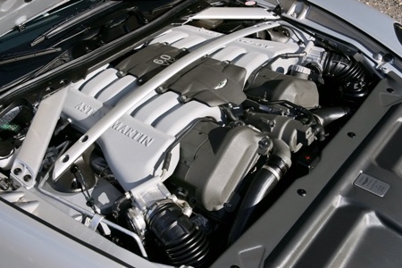 Cận cảnh “nữ hoàng” Aston Martin Rapide - 5 Cận cảnh “nữ hoàng” Aston Martin Rapide - 5