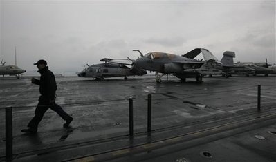 Tàu sân bay Mỹ ghé Hồng Kông - 6