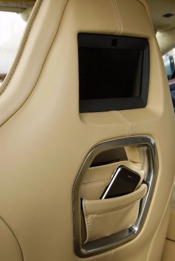 Cận cảnh “nữ hoàng” Aston Martin Rapide - 13 Cận cảnh “nữ hoàng” Aston Martin Rapide - 13