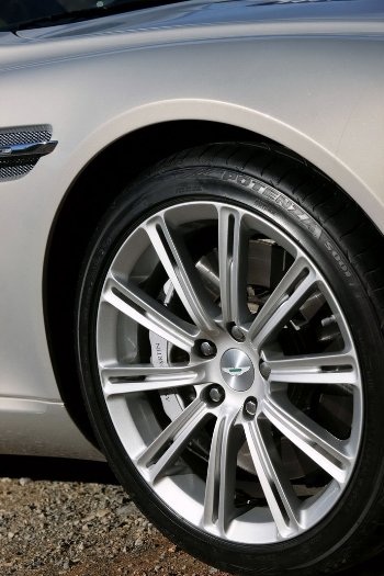 Cận cảnh “nữ hoàng” Aston Martin Rapide - 9 Cận cảnh “nữ hoàng” Aston Martin Rapide - 9