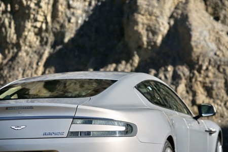 Cận cảnh “nữ hoàng” Aston Martin Rapide - 4 Cận cảnh “nữ hoàng” Aston Martin Rapide - 4