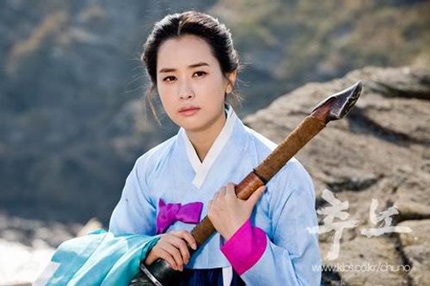 Lee Dae Hae bị chỉ trích vì quá… xinh đẹp - 3