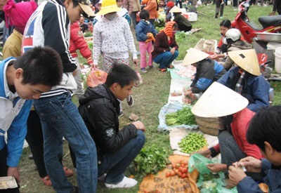 Chợ Chuộng: “Càng đánh nhau to càng làm ăn được” - 2 Chợ Chuộng: “Càng đánh nhau to càng làm ăn được” - 2
