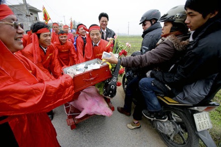 Tiễn “Ông ỉn” chầu... trời - 2