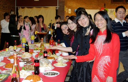 Du học sinh tưng bừng đón Tết tại Pháp - 2