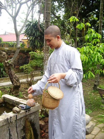 Xem lễ  “Dựng - hạ nêu” lớn nhất tại Huế  - 11