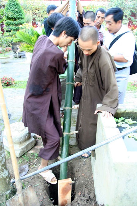 Xem lễ  “Dựng - hạ nêu” lớn nhất tại Huế  - 6