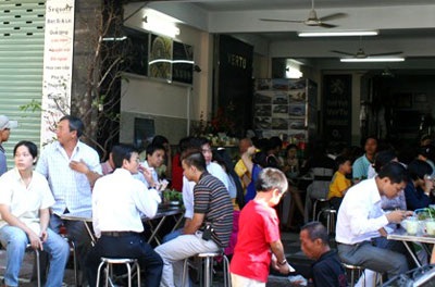 Giá cả hàng hóa vẫn “đậm” hương vị Tết - 3