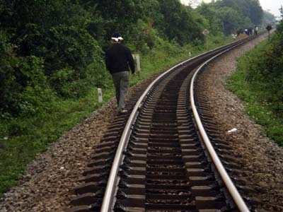Đi chơi xuân, một học sinh bị tàu hỏa tông chết - 1 Đi chơi xuân, một học sinh bị tàu hỏa tông chết - 1
