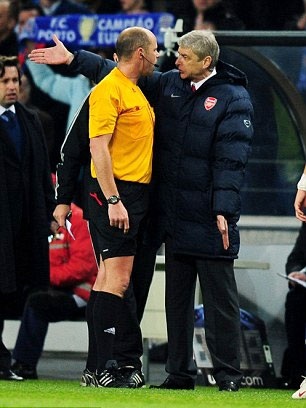 Wenger công kích trọng tài Hansson là “kẻ bất tài” - 1