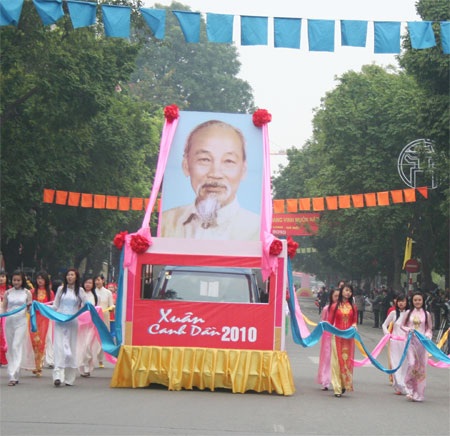 Hội xuân Thăng Long rực rỡ bên hồ Gươm - 5 Hội xuân Thăng Long rực rỡ bên hồ Gươm - 5
