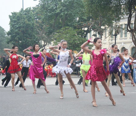 Hội xuân Thăng Long rực rỡ bên hồ Gươm - 14 Hội xuân Thăng Long rực rỡ bên hồ Gươm - 14