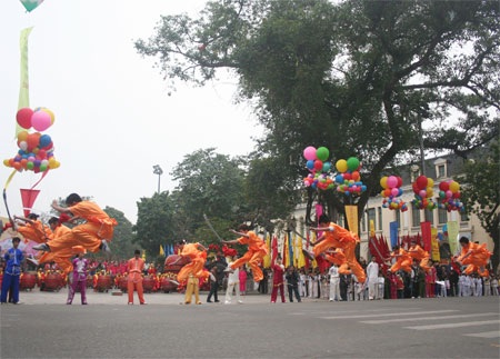 Hội xuân Thăng Long rực rỡ bên hồ Gươm - 9 Hội xuân Thăng Long rực rỡ bên hồ Gươm - 9
