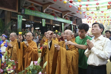Đầu xuân chiêm bái Xá lợi và Phật ngọc Quan Âm - 1 Đầu xuân chiêm bái Xá lợi và Phật ngọc Quan Âm - 1