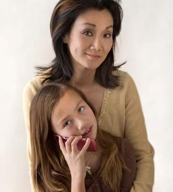 Có nên cho trẻ dùng điện thoại di động? - 1