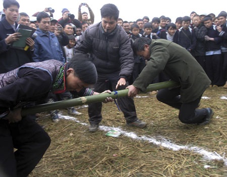 Mở Hội xuân độc đáo dưới chân núi Phan Si Păng - 9