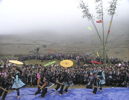 Mở Hội xuân độc đáo dưới chân núi Phan Si Păng - 3