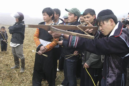 Mở Hội xuân độc đáo dưới chân núi Phan Si Păng - 6