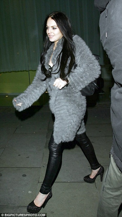 Lilo tiệc tùng suốt 5 đêm liên tiếp tại Anh - 4 Lilo tiệc tùng suốt 5 đêm liên tiếp tại Anh - 4