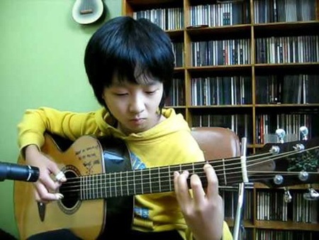 Hiện tượng tuổi 14 “hút” lượng truy cập khổng lồ trên Youtube - 1 Hiện tượng tuổi 14 “hút” lượng truy cập khổng lồ trên Youtube - 1