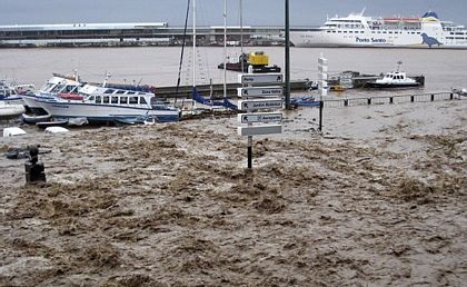 Đảo du lịch nổi tiếng Madeira tan hoang sau trận lụt lịch sử - 11