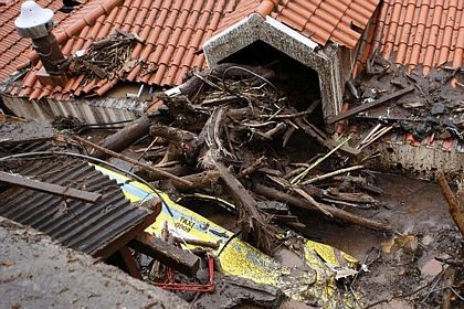 Đảo du lịch nổi tiếng Madeira tan hoang sau trận lụt lịch sử - 12